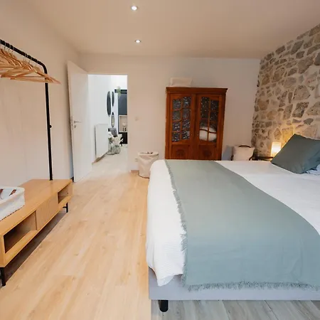 Au 26 Pas De La Place - Centre Historique - Dog Friendly Gerpinnes